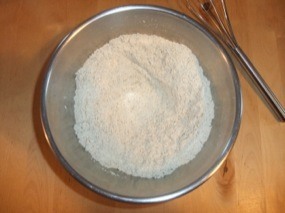 mélange farine, sucre et levure